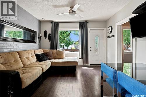 747 Argyle Street, Regina, SK - Indoor Photo Showing Living Room
