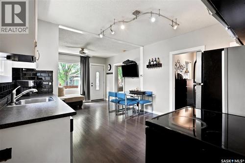 747 Argyle Street, Regina, SK - Indoor Photo Showing Kitchen