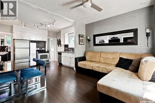 747 Argyle Street, Regina, SK - Indoor Photo Showing Living Room