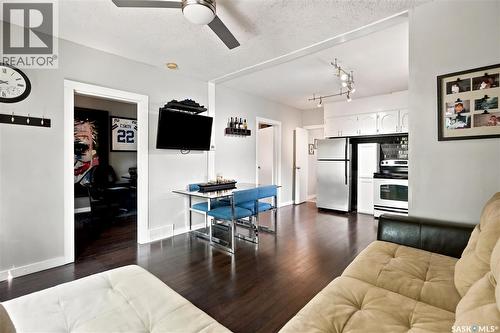 747 Argyle Street, Regina, SK - Indoor Photo Showing Living Room