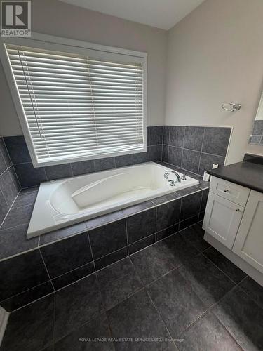 697 Scott Boulevard, Milton, ON - Indoor Photo Showing Bathroom