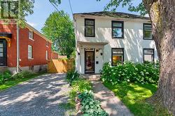 36 LIVINGSTON AVENUE Kingston (Central City East), ON K7L 4L2
