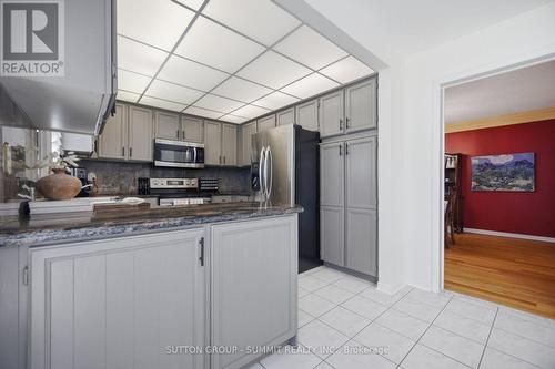 5640 Turney Drive, Mississauga, ON - Indoor Photo Showing Kitchen