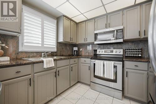 5640 Turney Drive, Mississauga, ON - Indoor Photo Showing Kitchen With Double Sink