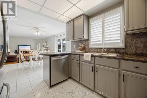 5640 Turney Drive, Mississauga, ON - Indoor Photo Showing Kitchen