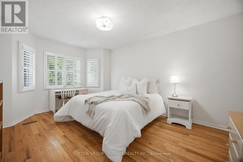 5640 Turney Drive, Mississauga, ON - Indoor Photo Showing Bedroom