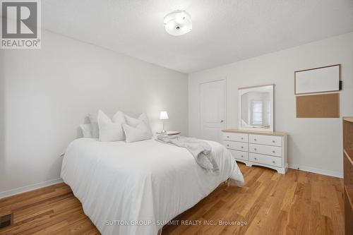 5640 Turney Drive, Mississauga, ON - Indoor Photo Showing Bedroom
