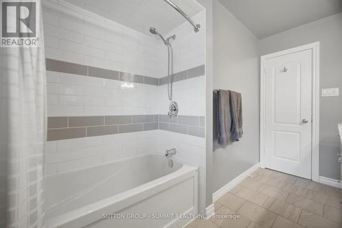 5640 Turney Drive, Mississauga, ON - Indoor Photo Showing Bathroom