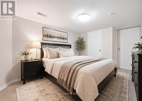5640 Turney Drive, Mississauga, ON - Indoor Photo Showing Bedroom