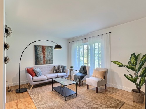 Salon - 4137 Route 344, Saint-Placide, QC 