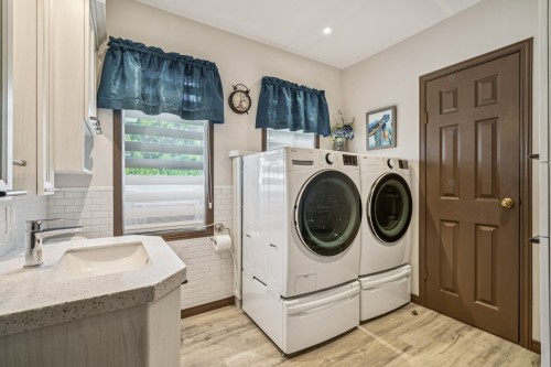Salle de lavage - 1187 2E Rue, Saint-Blaise-Sur-Richelieu, QC - Indoor Photo Showing Laundry Room
