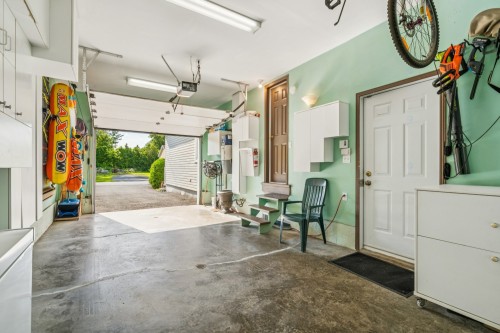 Garage - 1187 2E Rue, Saint-Blaise-Sur-Richelieu, QC - Indoor Photo Showing Garage