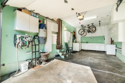 Garage - 1187 2E Rue, Saint-Blaise-Sur-Richelieu, QC - Indoor Photo Showing Garage