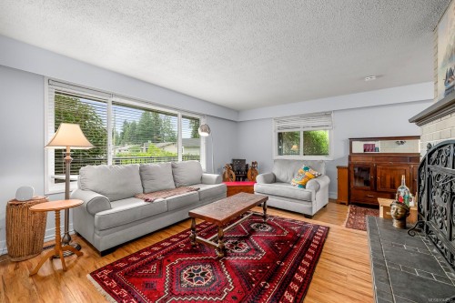 1937 Cougar Cres, Comox, BC 