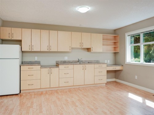 809 Rogers Way, Saanich, BC 
