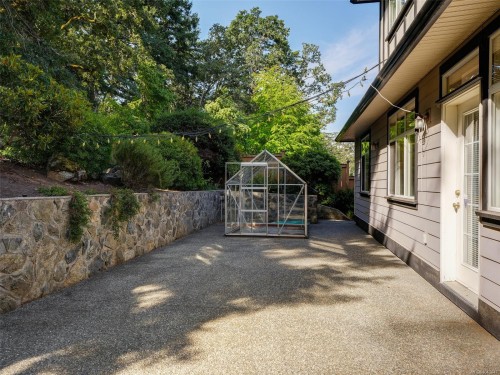 809 Rogers Way, Saanich, BC 
