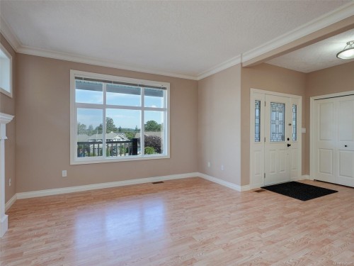 809 Rogers Way, Saanich, BC 