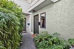 #105-119 Ladysmith St Victoria, BC V8V 1J3
