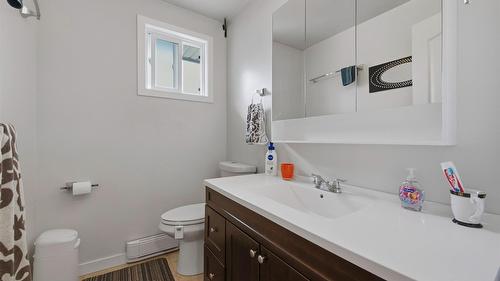 9694 School Road, Coldstream, BC - Indoor Photo Showing Bathroom