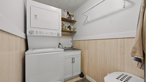 9694 School Road, Coldstream, BC - Indoor Photo Showing Laundry Room