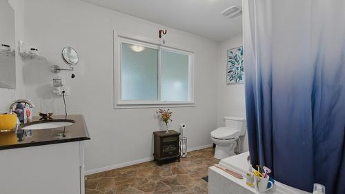 9694 School Road, Coldstream, BC - Indoor Photo Showing Bathroom