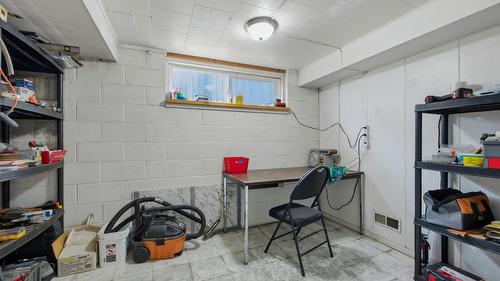 9694 School Road, Coldstream, BC - Indoor