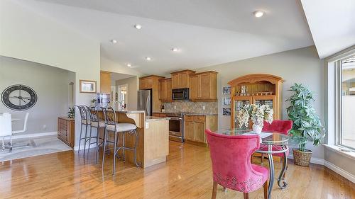 131-2455 Quail Ridge Boulevard, Kelowna, BC - Indoor Photo Showing Dining Room