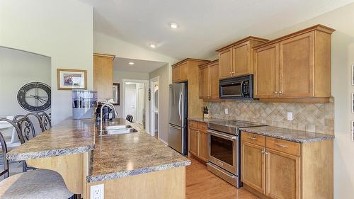 131-2455 Quail Ridge Boulevard, Kelowna, BC - Indoor Photo Showing Kitchen