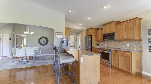 131-2455 Quail Ridge Boulevard, Kelowna, BC - Indoor Photo Showing Kitchen