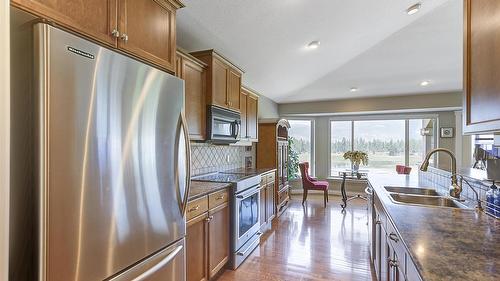 131-2455 Quail Ridge Boulevard, Kelowna, BC - Indoor Photo Showing Kitchen