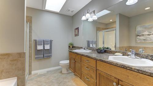 131-2455 Quail Ridge Boulevard, Kelowna, BC - Indoor Photo Showing Bathroom