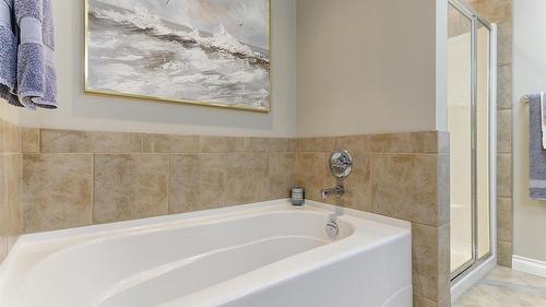 131-2455 Quail Ridge Boulevard, Kelowna, BC - Indoor Photo Showing Bathroom