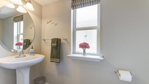 131-2455 Quail Ridge Boulevard, Kelowna, BC - Indoor Photo Showing Laundry Room