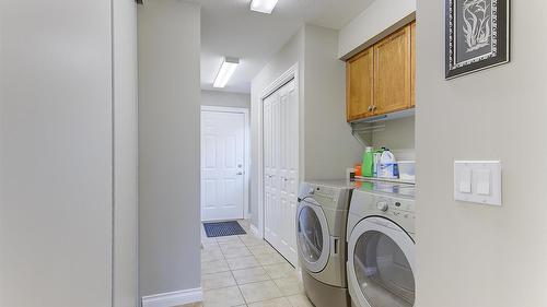 131-2455 Quail Ridge Boulevard, Kelowna, BC - Indoor Photo Showing Laundry Room
