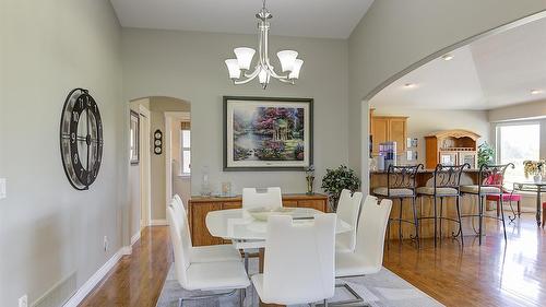 131-2455 Quail Ridge Boulevard, Kelowna, BC - Indoor Photo Showing Dining Room