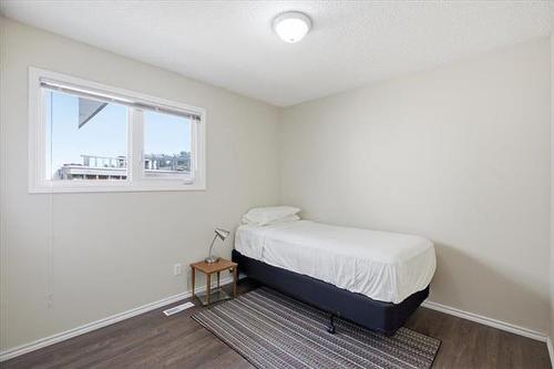 73 Baxter Bay, Winnipeg, MB - Indoor Photo Showing Bedroom