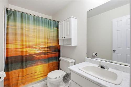 73 Baxter Bay, Winnipeg, MB - Indoor Photo Showing Bathroom