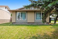 73 Baxter BAY  Winnipeg, MB R2C 4A7