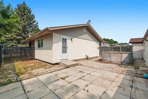 73 Baxter Bay, Winnipeg, MB - Outdoor With Exterior