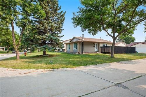73 Baxter Bay, Winnipeg, MB - Outdoor
