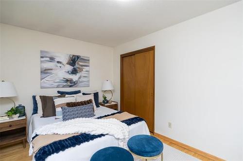 795 Oakdale Dr, Winnipeg, MB - Indoor Photo Showing Bedroom