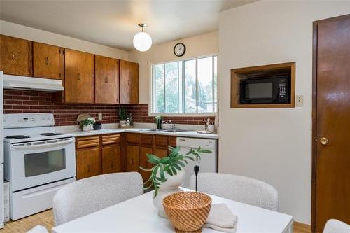 795 Oakdale Dr, Winnipeg, MB - Indoor Photo Showing Kitchen