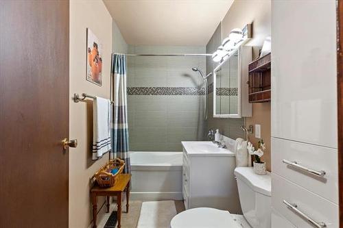 239 Main St, Carrick, MB - Indoor Photo Showing Bathroom