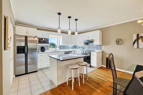 108-60 Dunkirk Dr, Winnipeg, MB - Indoor Photo Showing Kitchen With Upgraded Kitchen