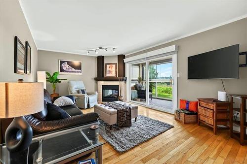 108-60 Dunkirk Dr, Winnipeg, MB - Indoor Photo Showing Living Room With Fireplace