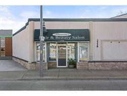 2558 HOWARD Windsor, ON N8X 3W2