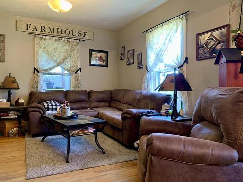 26 Starr Street, Springhill, NS - Indoor Photo Showing Living Room