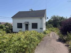 33 South Street Springhill, NS B0M 1X0
