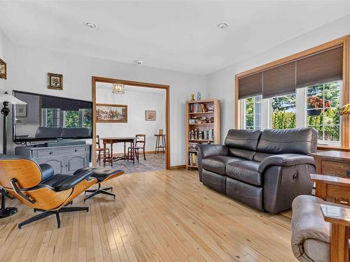 32 Pinecrest Boulevard, Bridgewater, NS - Indoor Photo Showing Living Room