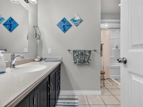 32 Pinecrest Boulevard, Bridgewater, NS - Indoor Photo Showing Bathroom